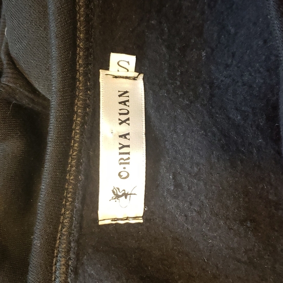 Off shoulder sweater - Picture 3 of 3